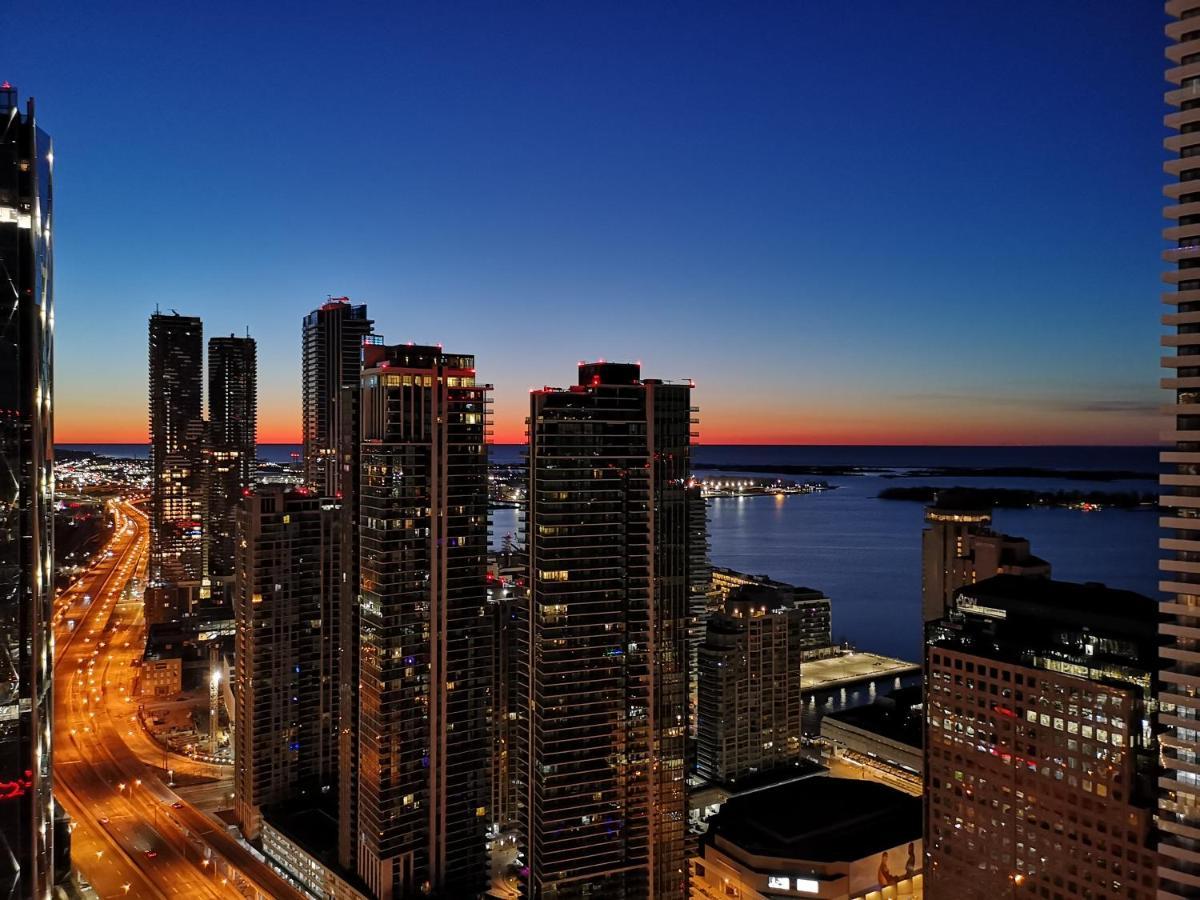 Luxury Downtown Toronto 2 Bedroom Suite With City And Lake Views And Free Parking Esterno foto