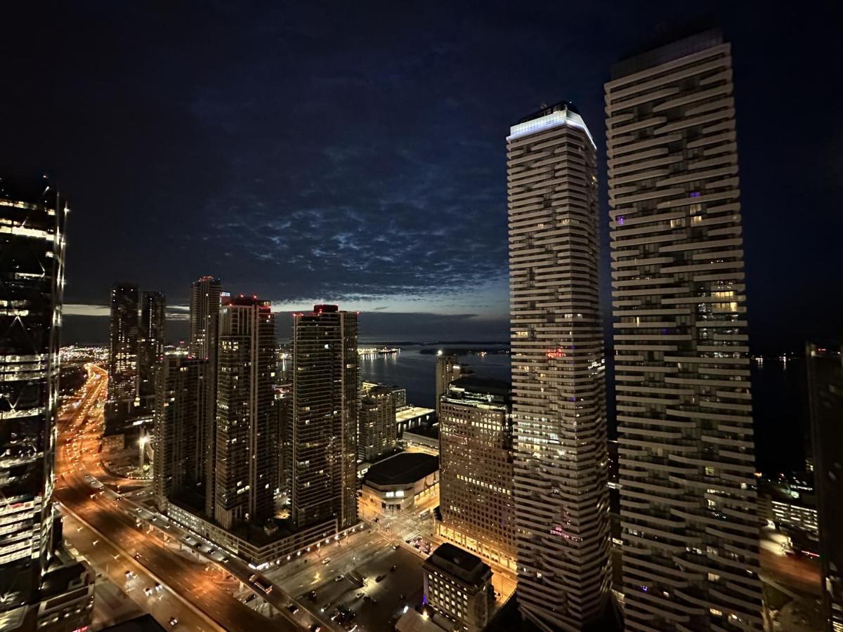 Luxury Downtown Toronto 2 Bedroom Suite With City And Lake Views And Free Parking Esterno foto